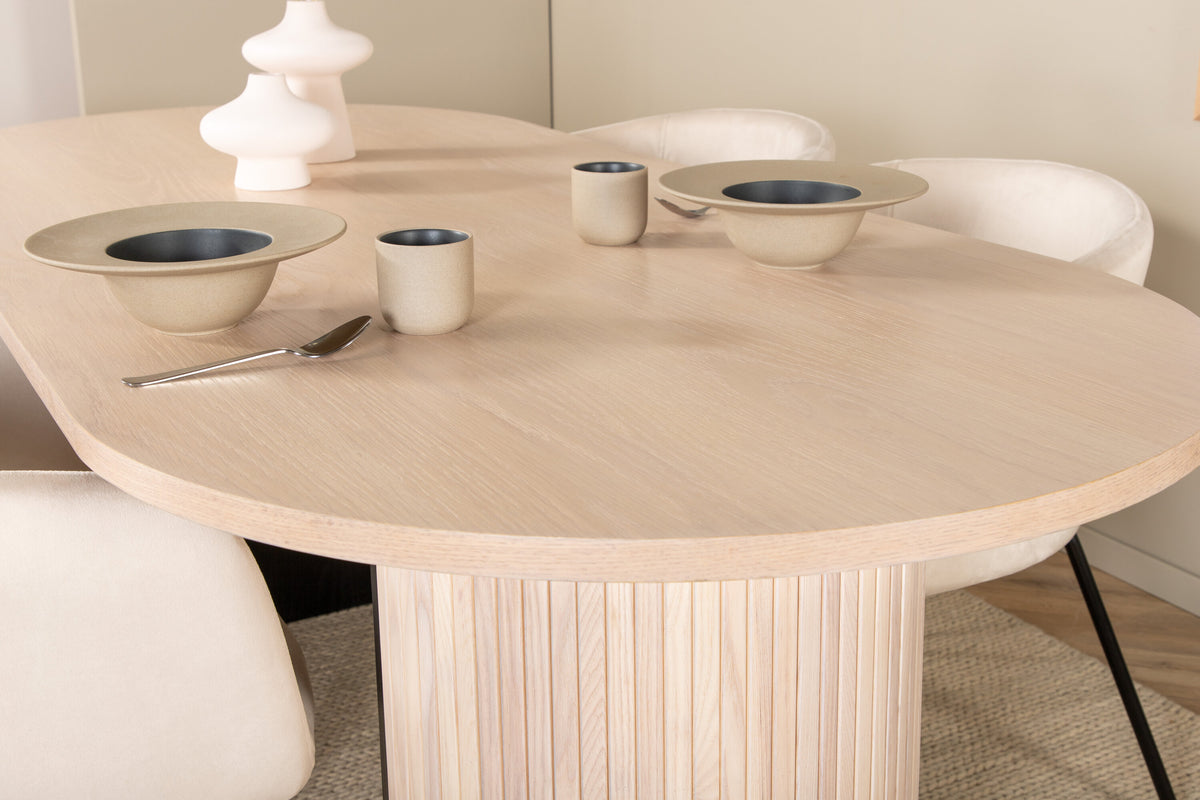 Bianca Matbord med Berit Stolarna – Bord: 75x200x90 Stol: 55x78x55