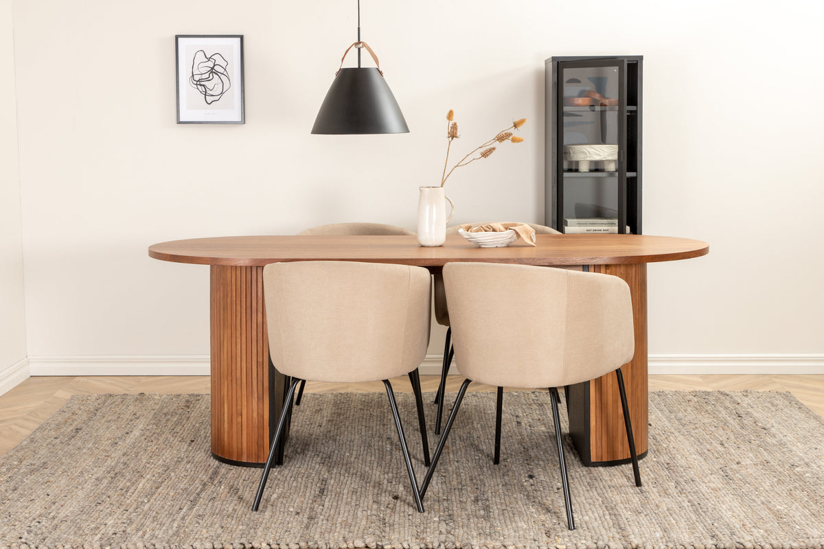 Bianca Matbord med Berit Stolarna – Bord: 67x200x90 Stol: 55x78x55