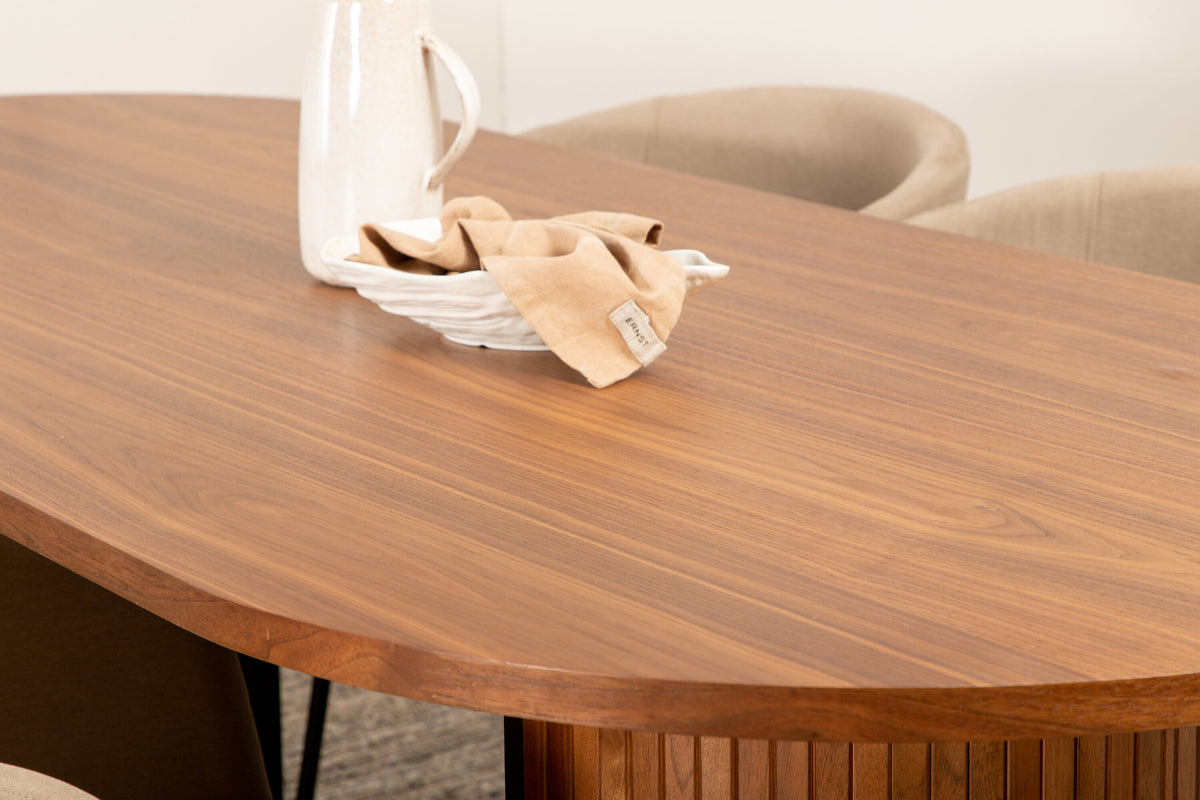 Bianca Matbord med Berit Stolarna – Bord: 67x200x90 Stol: 55x78x55
