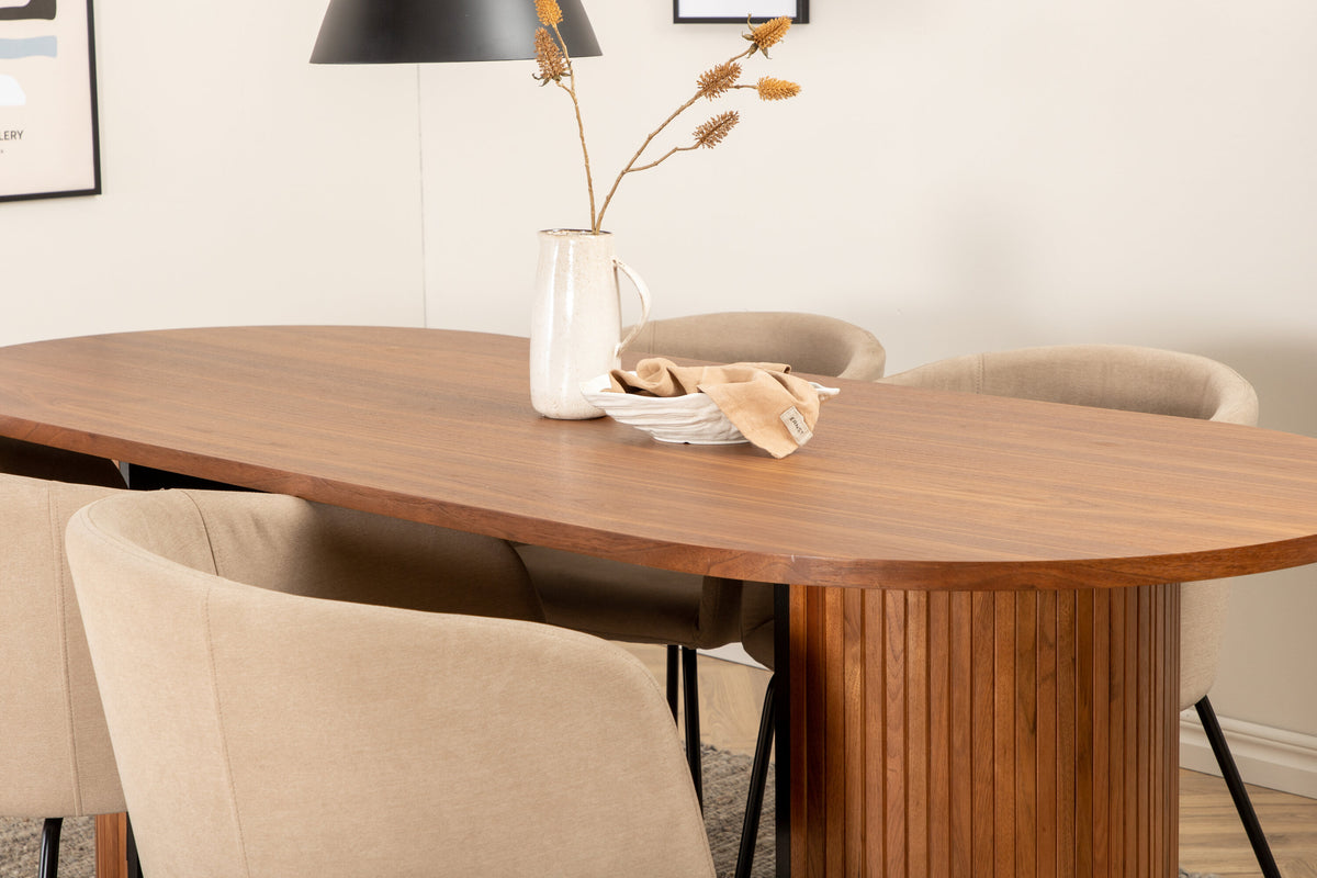 Bianca Matbord med Berit Stolarna – Bord: 67x200x90 Stol: 55x78x55