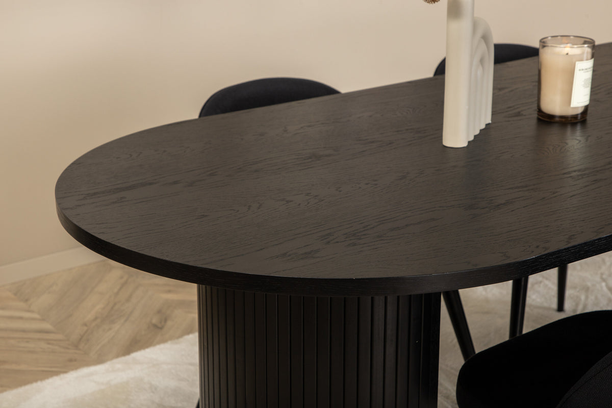 Bianca Matbord med Velvet Stolarna – Bord: 75x200x90 Stol: 57x76,5x50