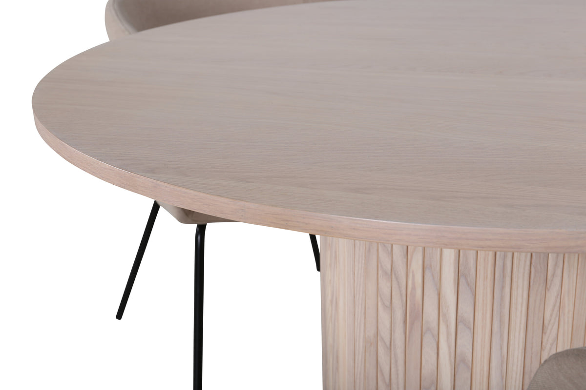 Bianca Matbord med Berit Stolarna – Bord: ⌀110 Stol: 55x78x55