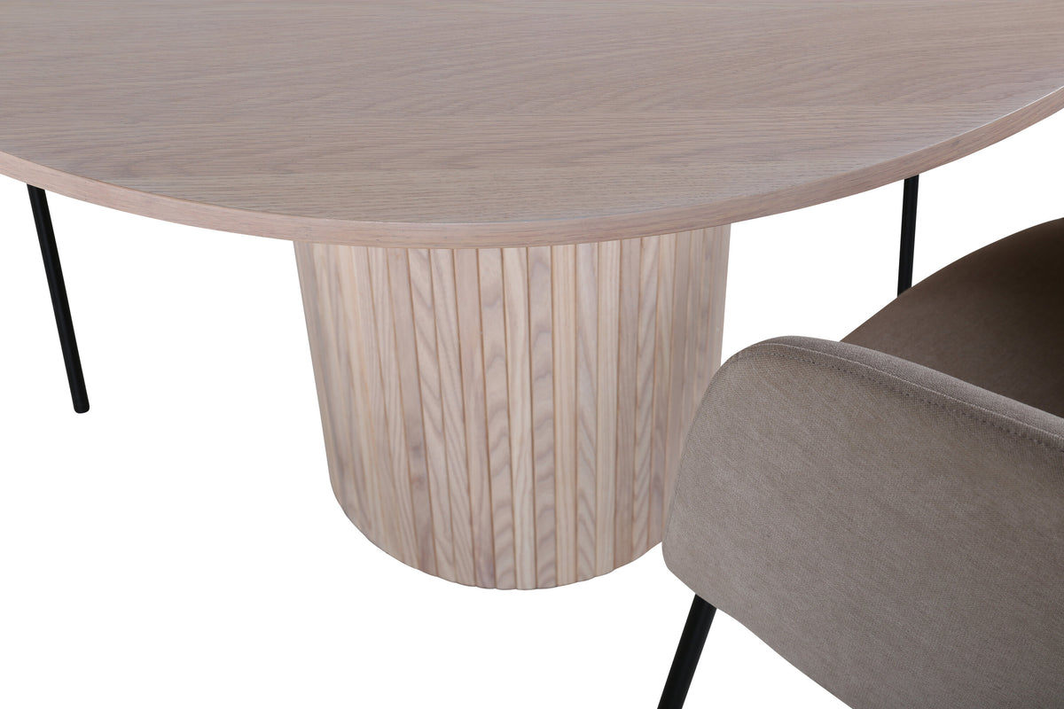 Bianca Matbord med Berit Stolarna – Bord: ⌀110 Stol: 55x78x55