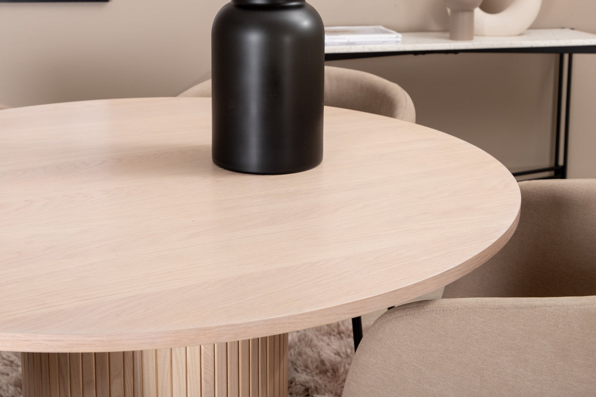 Bianca Matbord med Berit Stolarna – Bord: ⌀110 Stol: 55x78x55