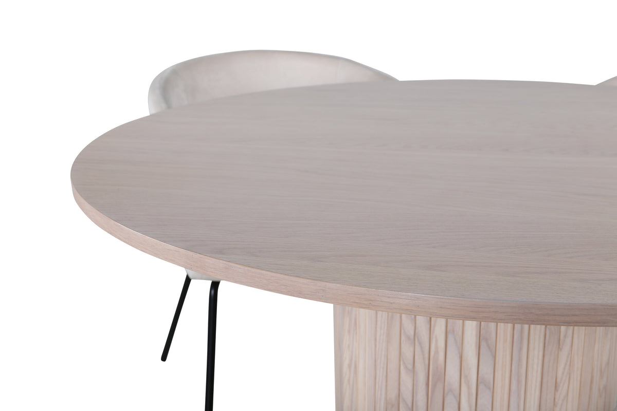 Bianca Matbord med Berit Stolarna – Bord: ⌀110 Stol: 55x78x55