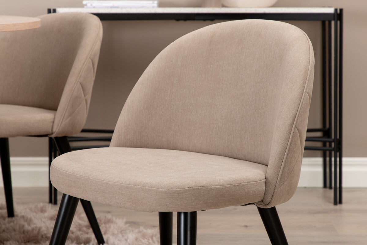 Bianca Matbord med Velvet Stolarna – Bord: ⌀110 Stol: 57x76,5x50