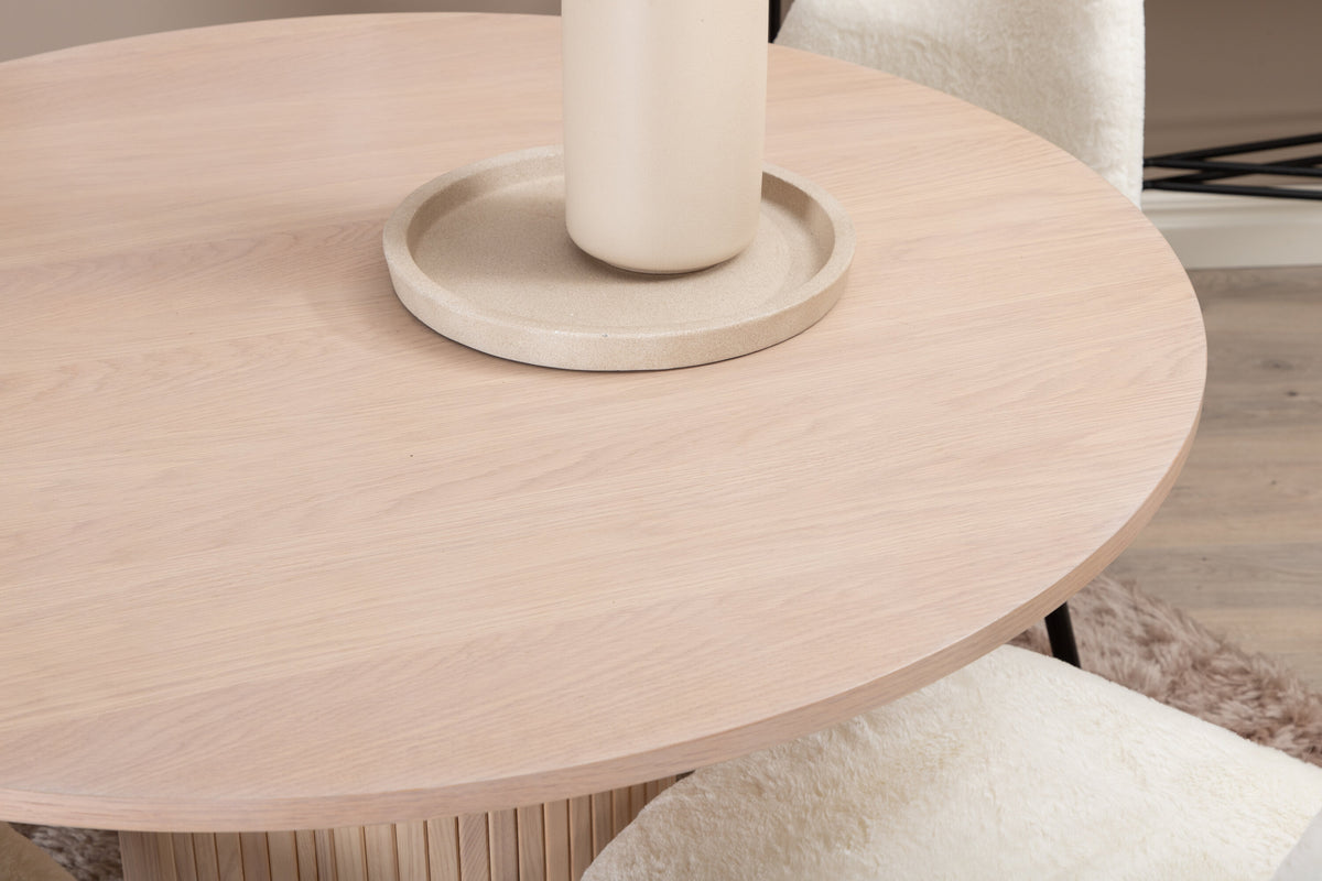 Bianca Matbord med Polar Stolarna – Bord: ⌀110 Stol: 53x87x44