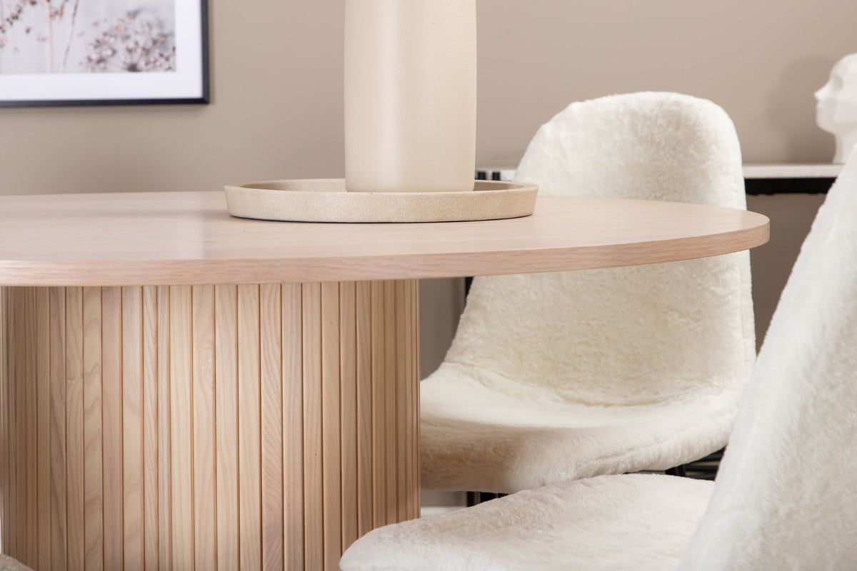 Bianca Matbord med Polar Stolarna – Bord: ⌀110 Stol: 53x87x44