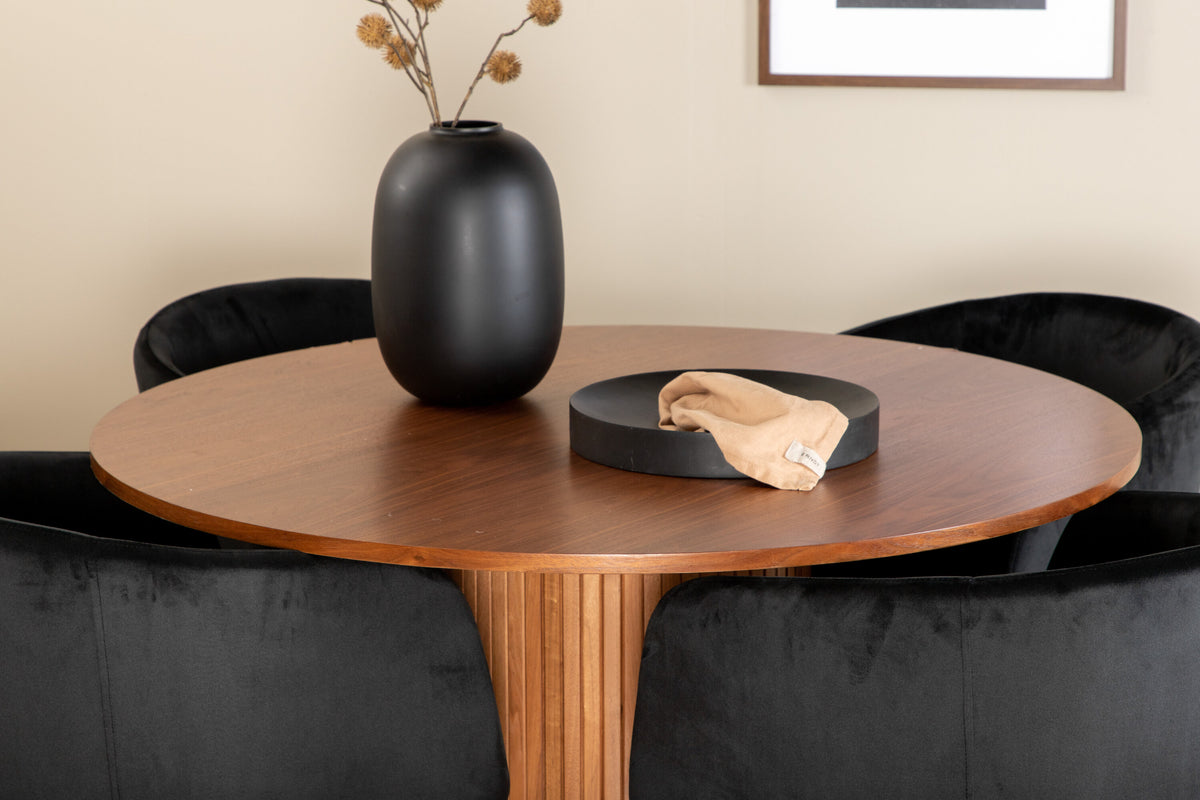 Bianca Matbord med Berit Stolarna – Bord: ⌀110 Stol: 55x78x55