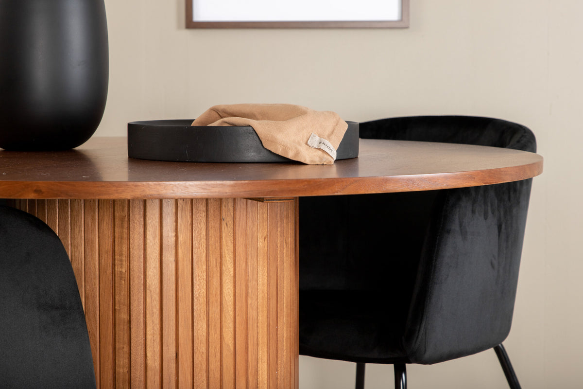 Bianca Matbord med Berit Stolarna – Bord: ⌀110 Stol: 55x78x55