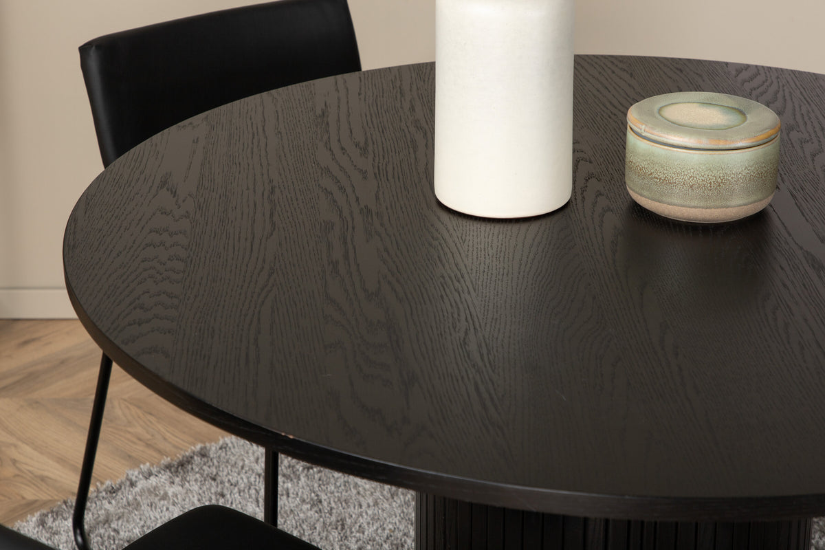 Bianca Matbord med Kenth Stolarna – Bord: ⌀110 Stol: 52x76x40