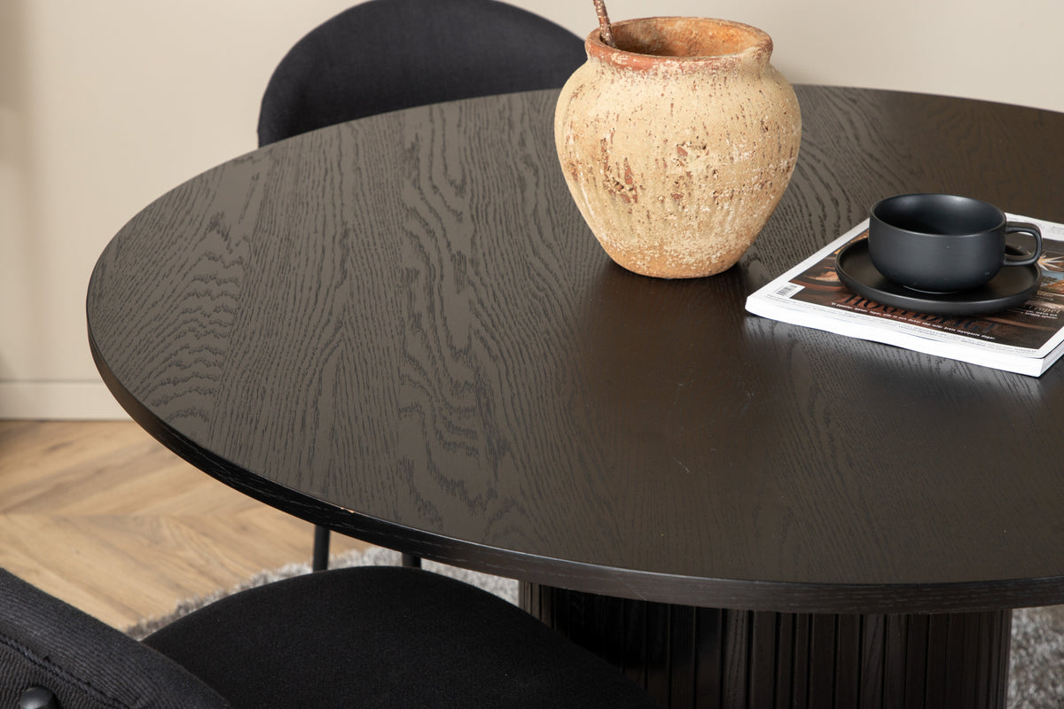 Bianca Matbord med Vault Stolarna – Bord: ⌀110 Stol: 61,5x80x46