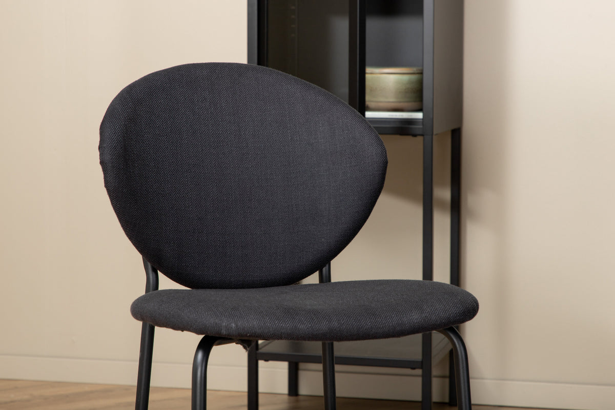 Bianca Matbord med Vault Stolarna – Bord: ⌀110 Stol: 61,5x80x46