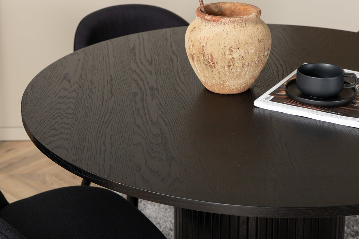 Bianca Matbord med Velvet Stolarna – Bord: ⌀110 Stol: 57x76,5x50