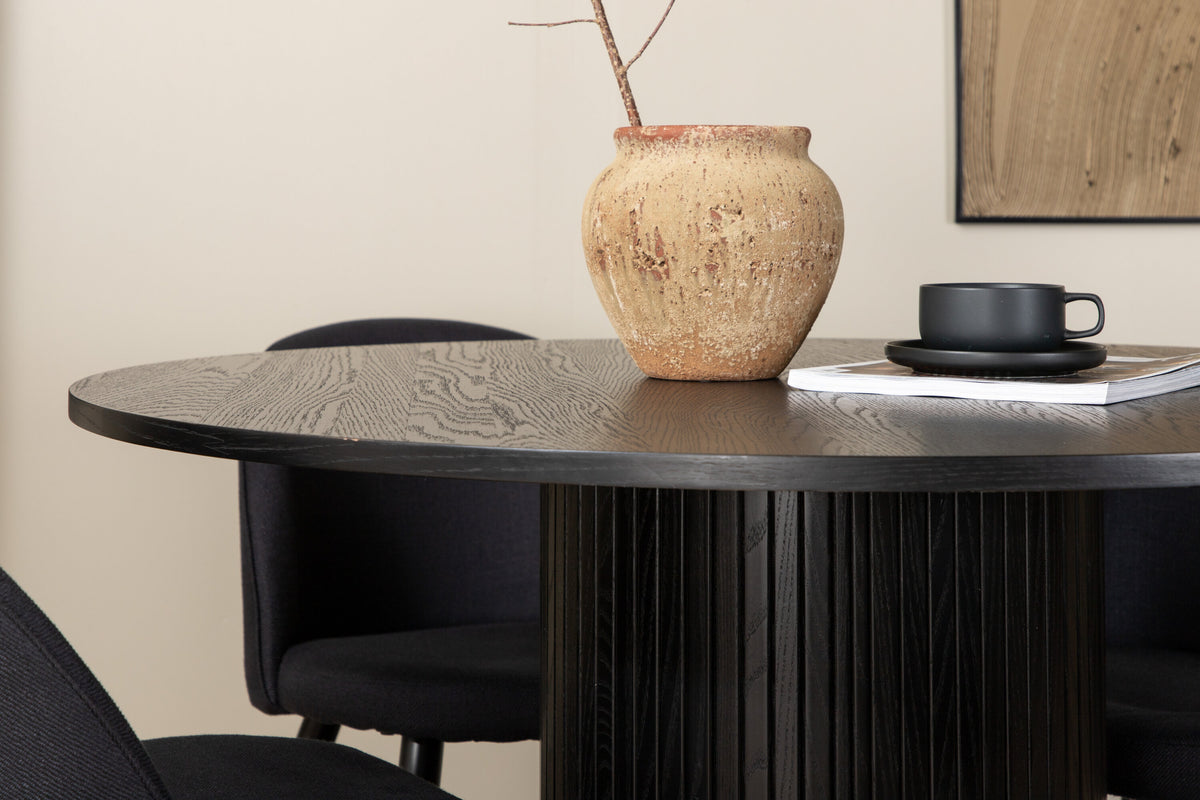 Bianca Matbord med Velvet Stolarna – Bord: ⌀110 Stol: 57x76,5x50