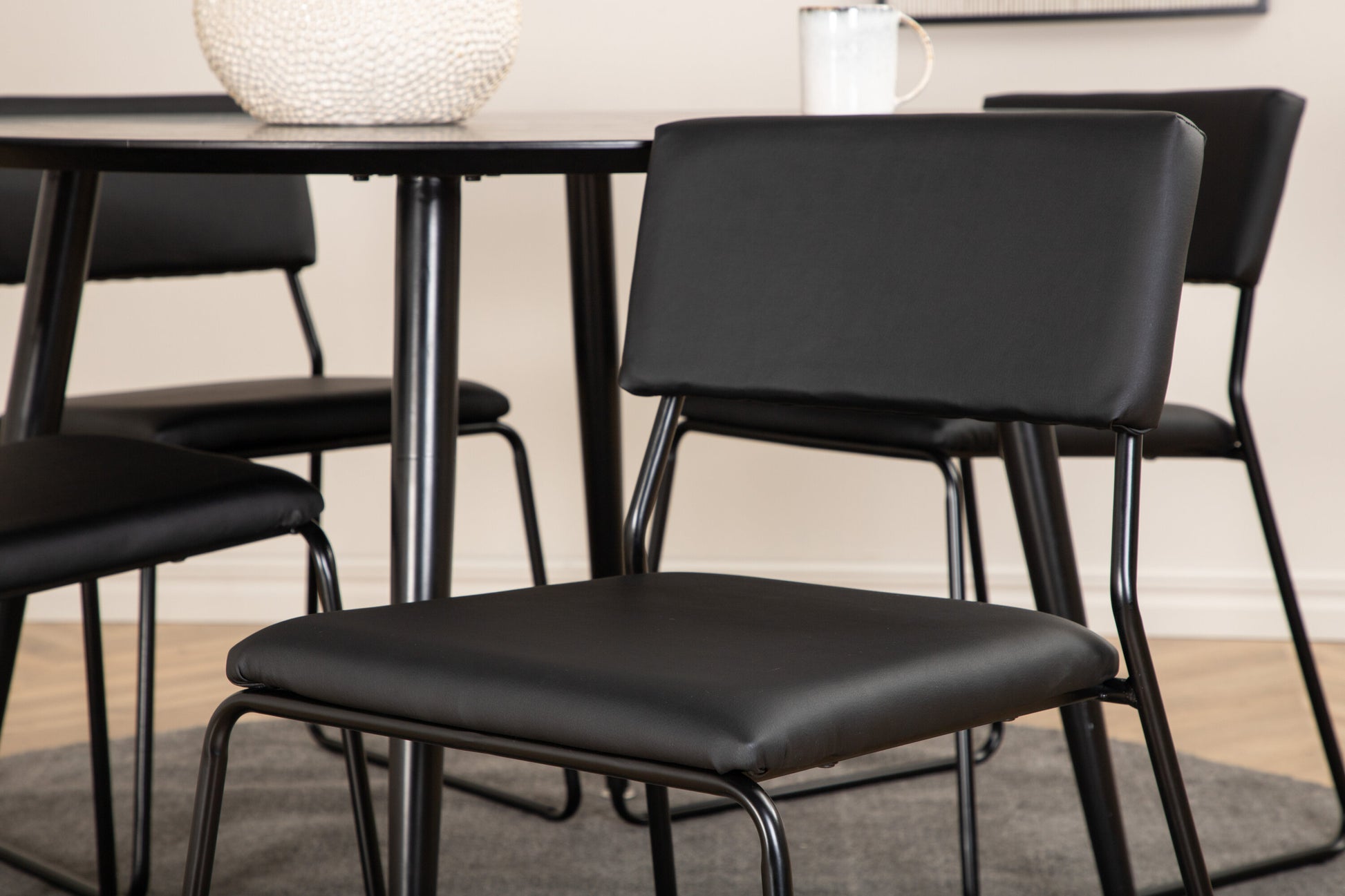 Dipp Matbord med Kenth Stolarna Matgrupp