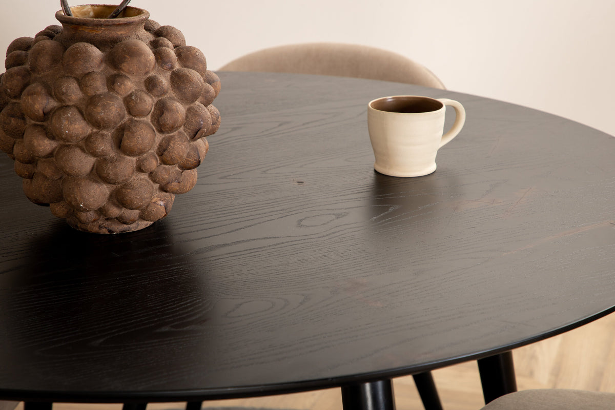 Dipp Matbord med Velvet Stolarna – Bord: ⌀115 Stol: 57x76,5x50