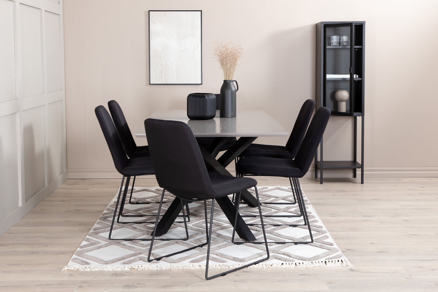 Piazza Matbord med Muce Stolarna Matgrupp