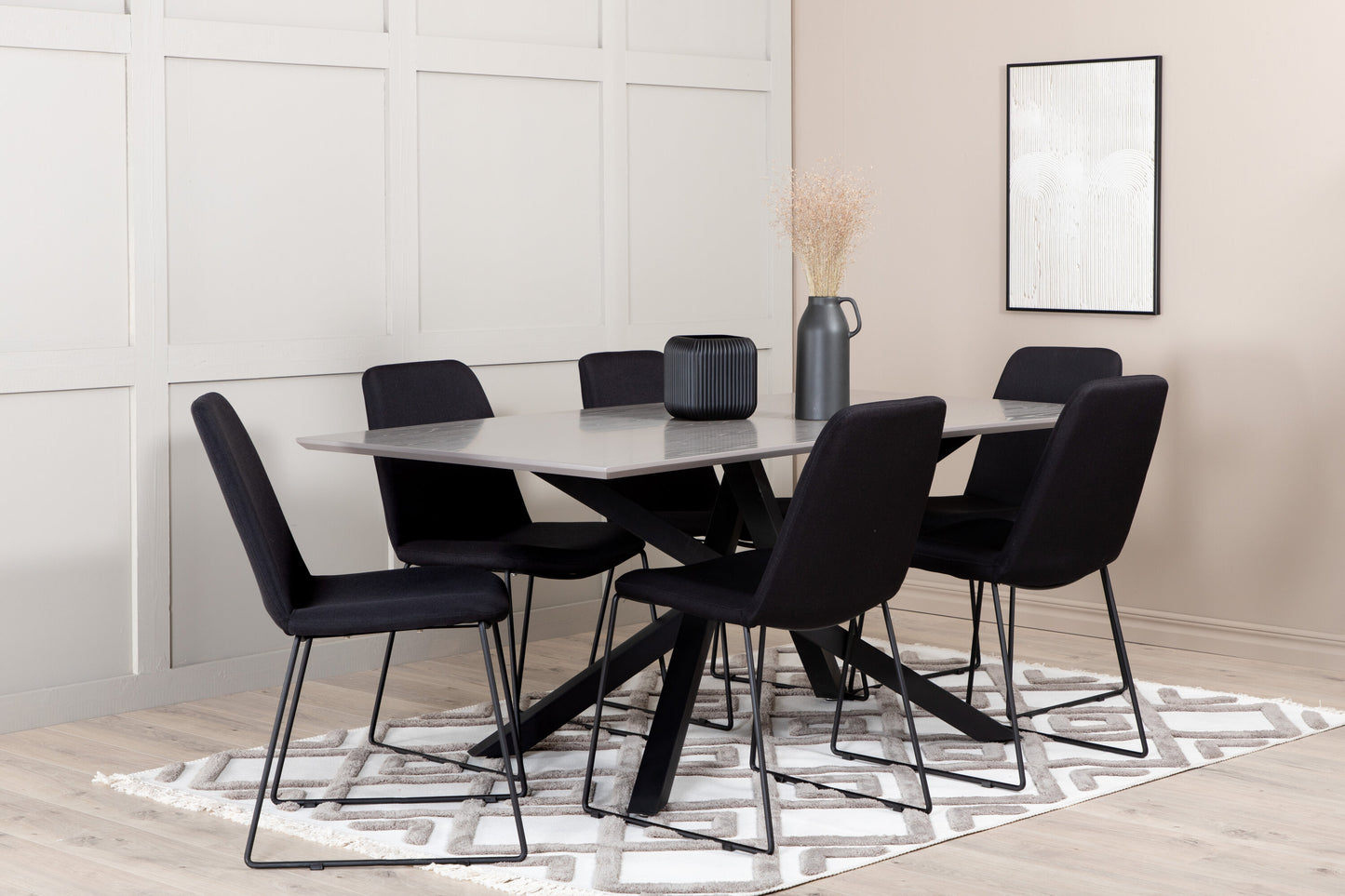Piazza Matbord med Muce Stolarna Matgrupp