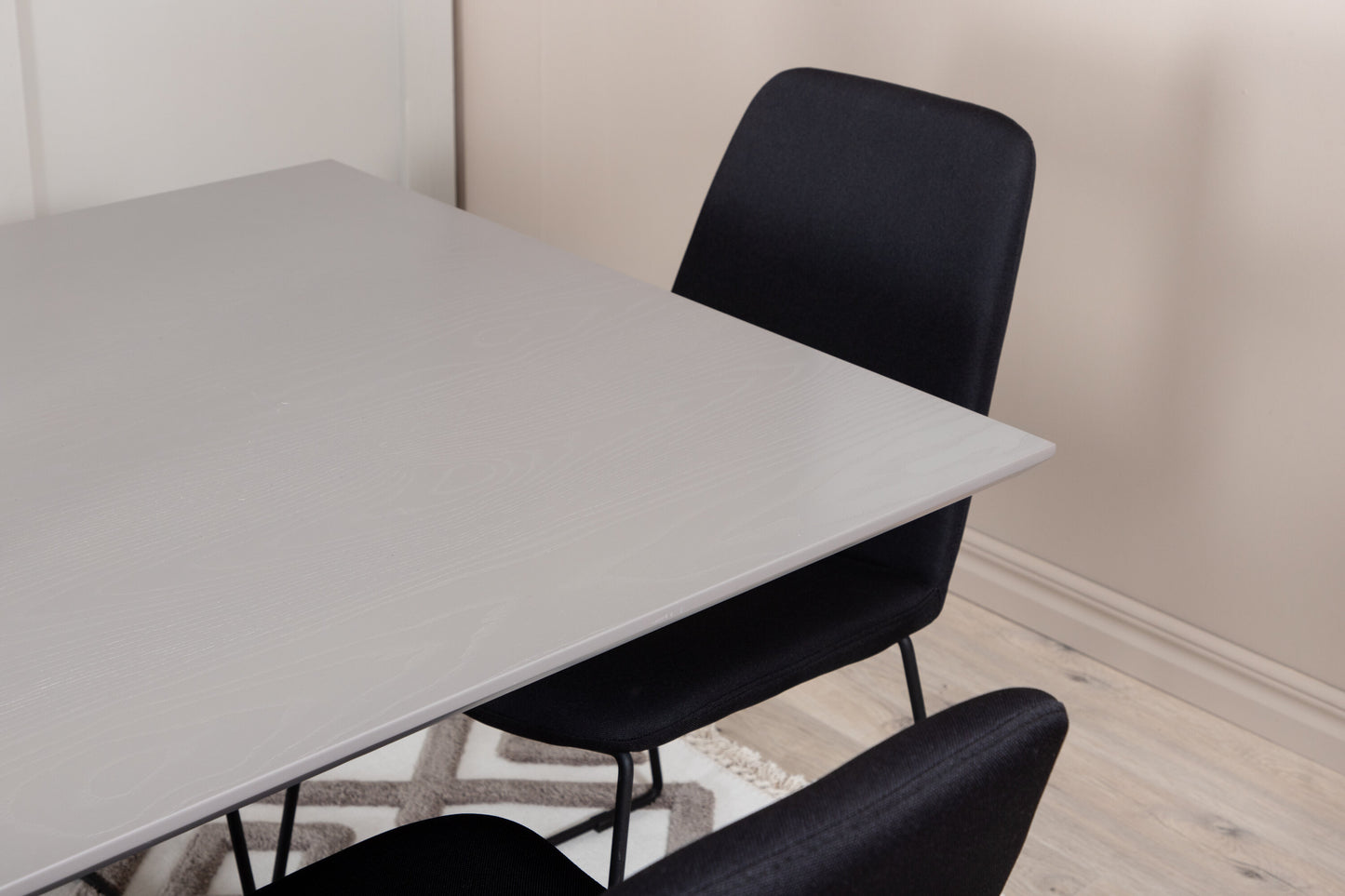 Piazza Matbord med Muce Stolarna Matgrupp