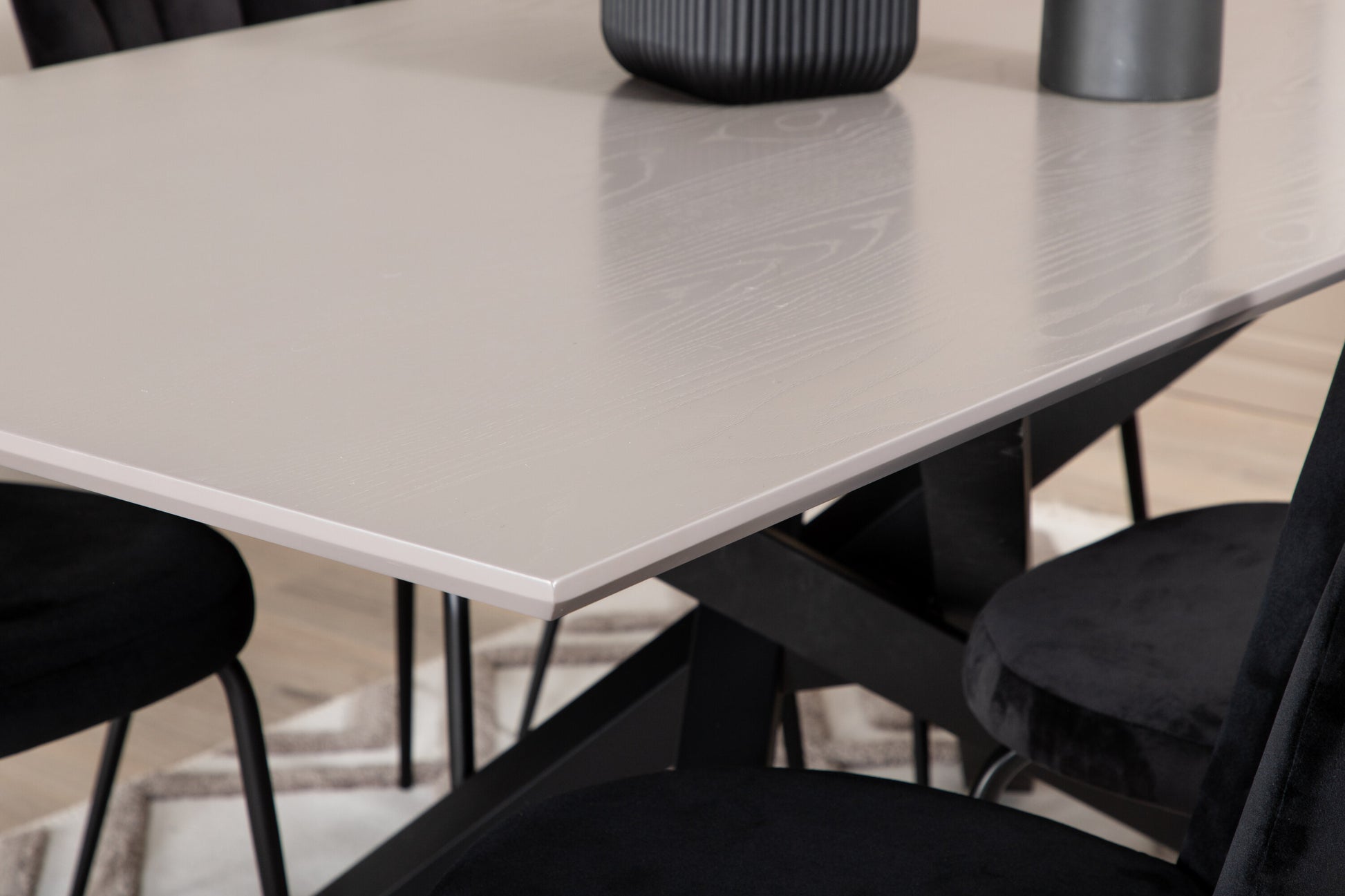 Piazza Matbord med Limhamn Stolarna Matgrupp