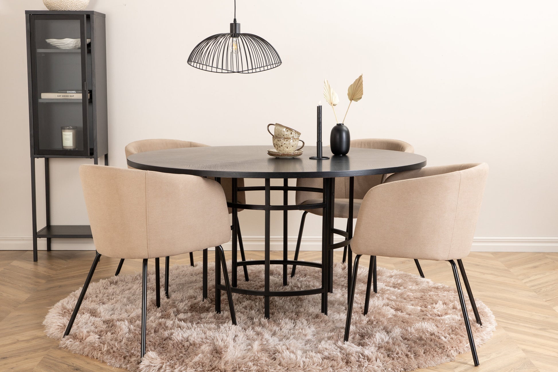 Matgrupp Copenhagen med stolarna Berit