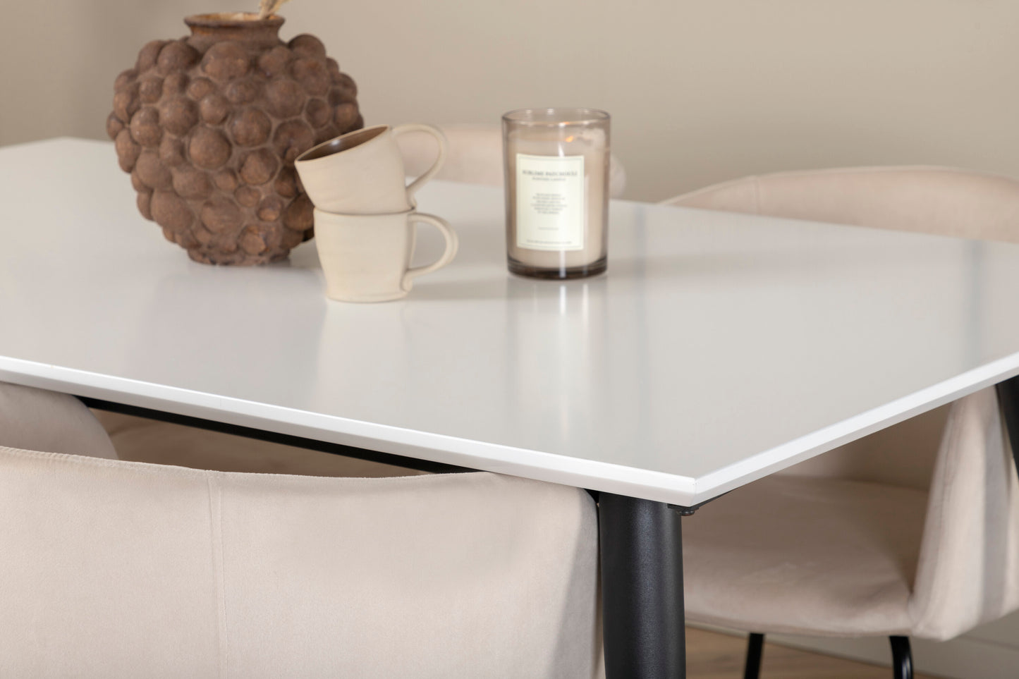 Jimmy Matbord med Berit Stolarna Matgrupp