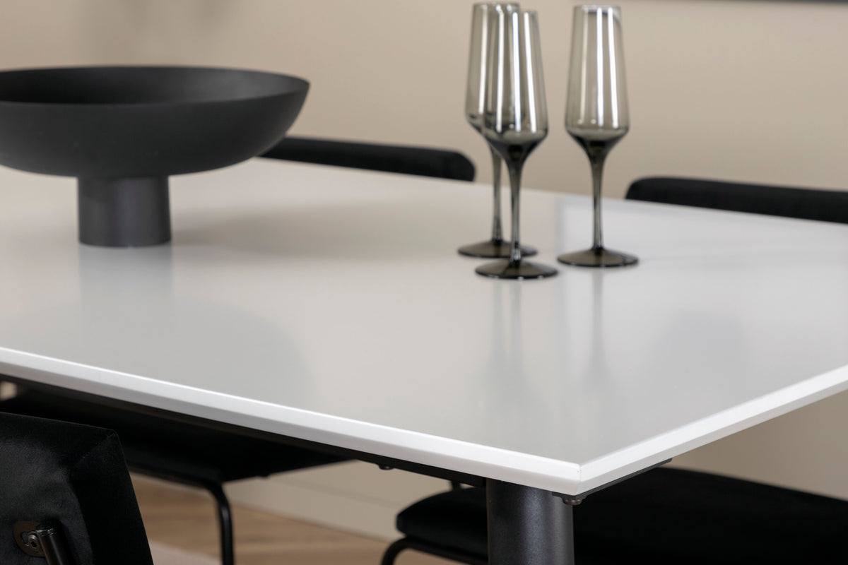 Jimmy Matbord med Kenth Stolarna – Bord: 76x150x90 Stol: 52x76x40