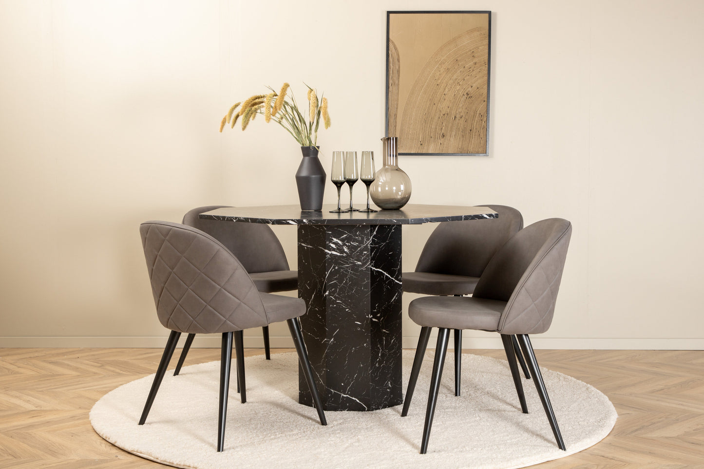 Marbs Matbord med Velvet Stolarna Matgrupp