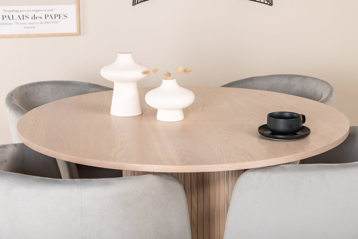 Bianca Matbord med Berit Stolarna – Bord: ⌀110 Stol: 55x78x55