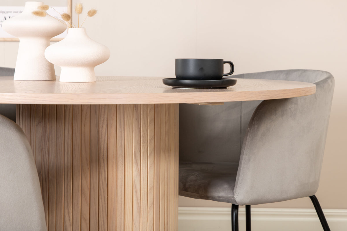 Bianca Matbord med Berit Stolarna – Bord: ⌀110 Stol: 55x78x55