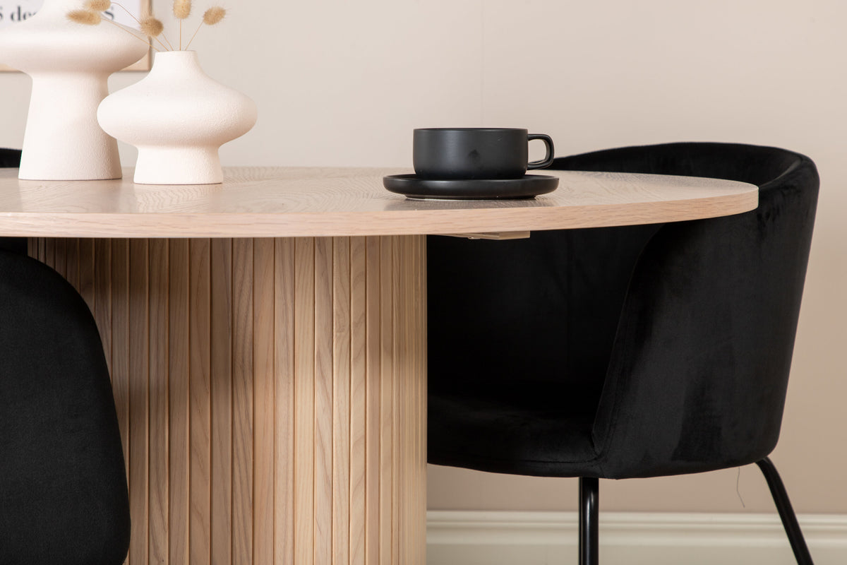 Bianca Matbord med Berit Stolarna – Bord: ⌀110 Stol: 55x78x55