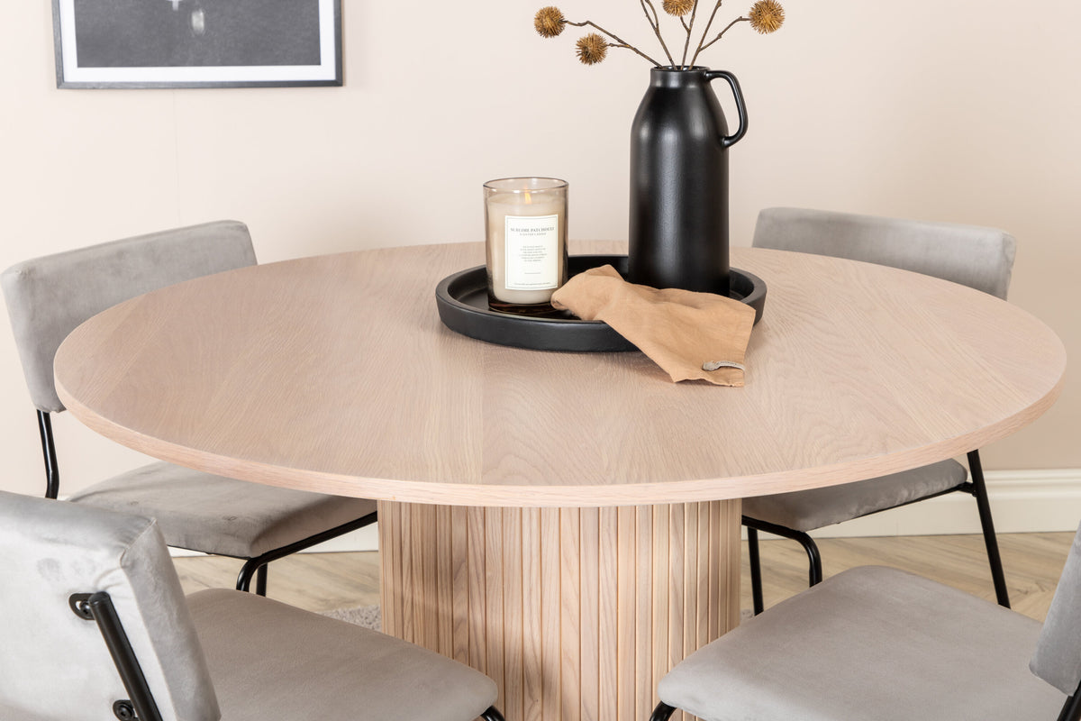 Bianca Matbord med Kenth Stolarna – Bord: ⌀110 Stol: 52x76x40