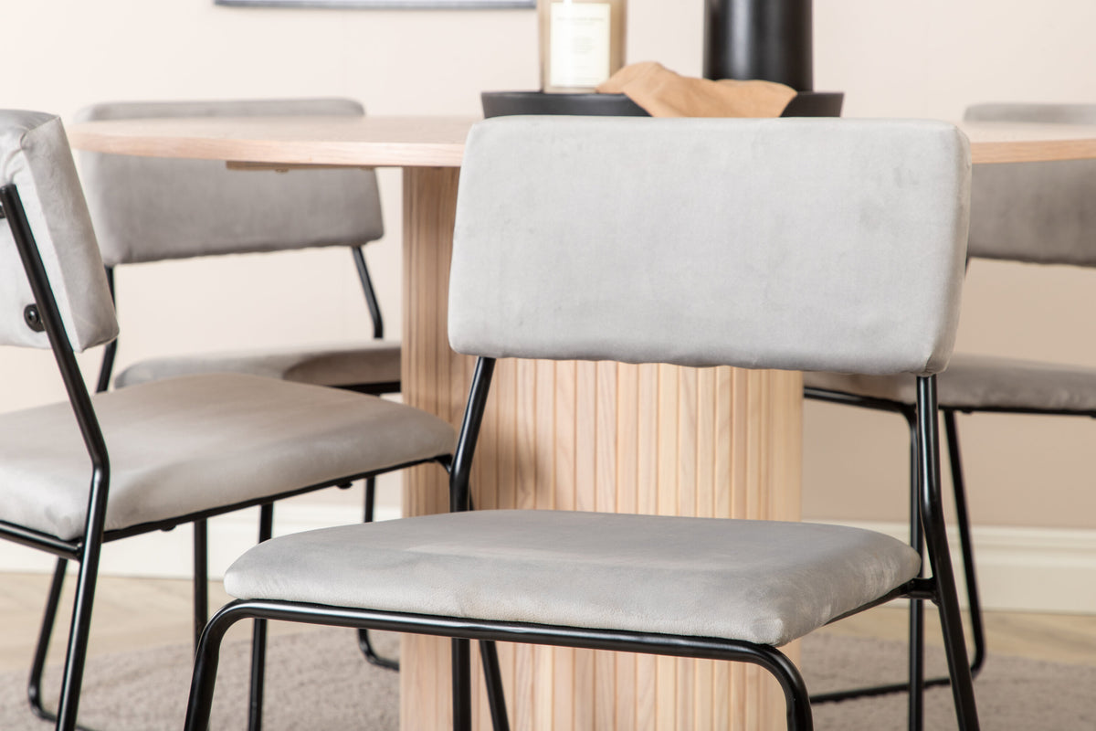 Bianca Matbord med Kenth Stolarna – Bord: ⌀110 Stol: 52x76x40