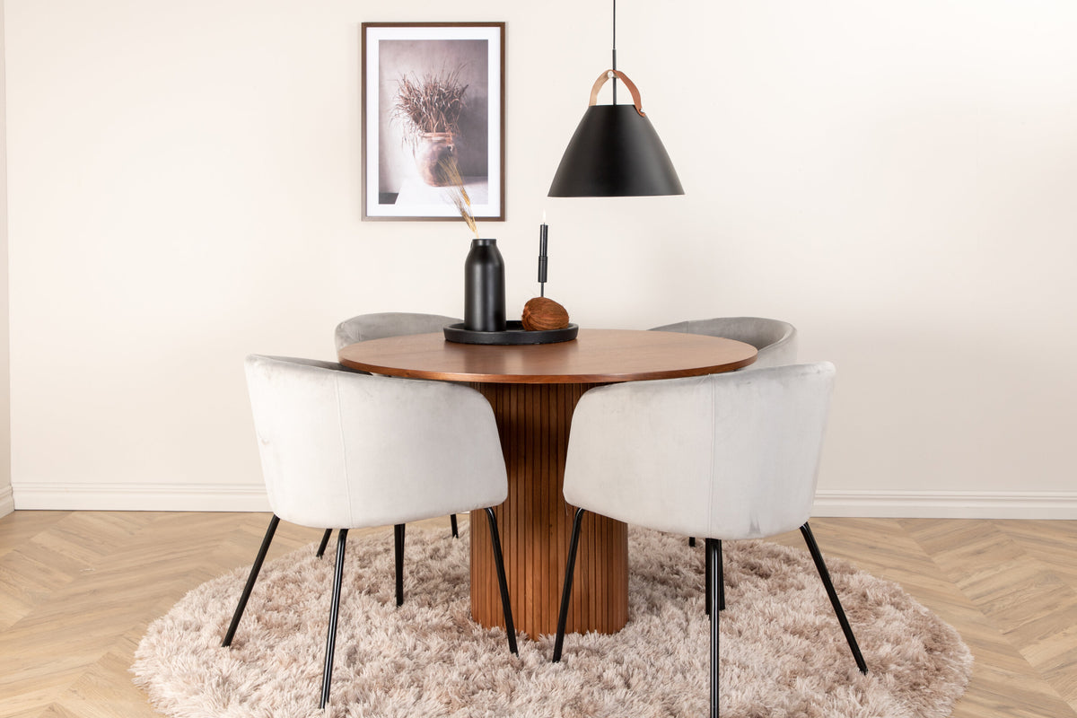 Bianca Matbord med Berit Stolarna – Bord: ⌀110 Stol: 55x78x55