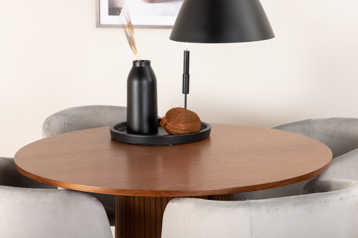 Bianca Matbord med Berit Stolarna – Bord: ⌀110 Stol: 55x78x55