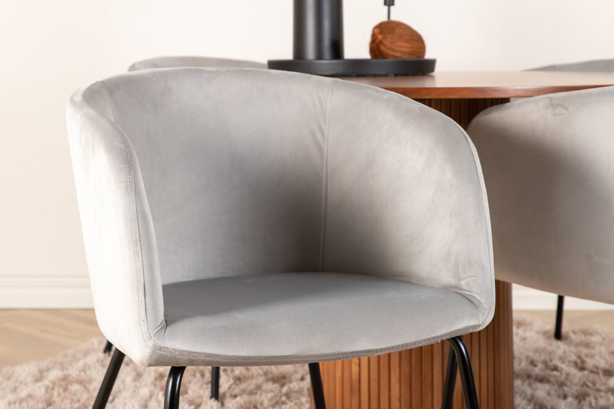 Bianca Matbord med Berit Stolarna – Bord: ⌀110 Stol: 55x78x55