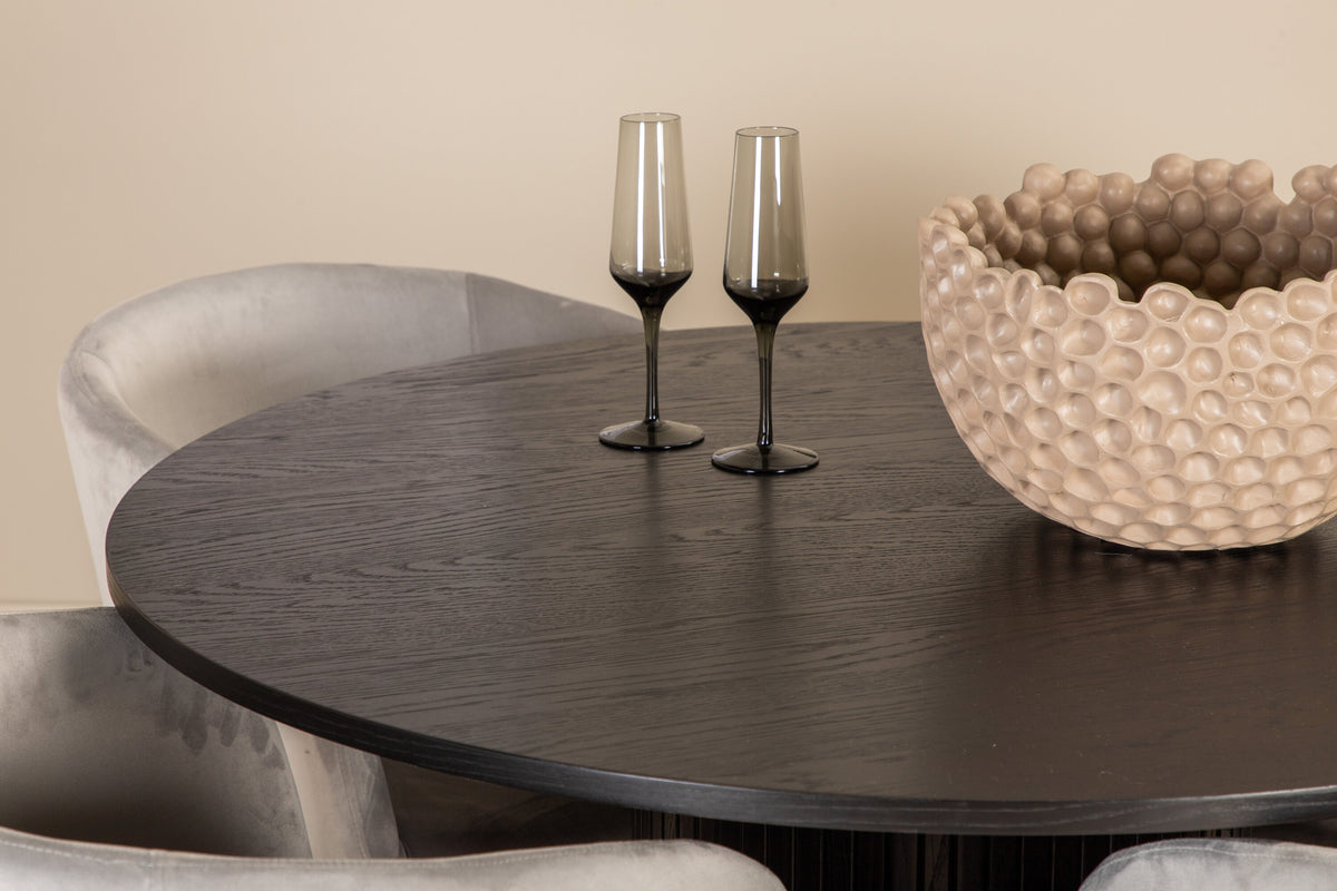 Bianca Matbord med Berit Stolarna – Bord: ⌀110 Stol: 55x78x55