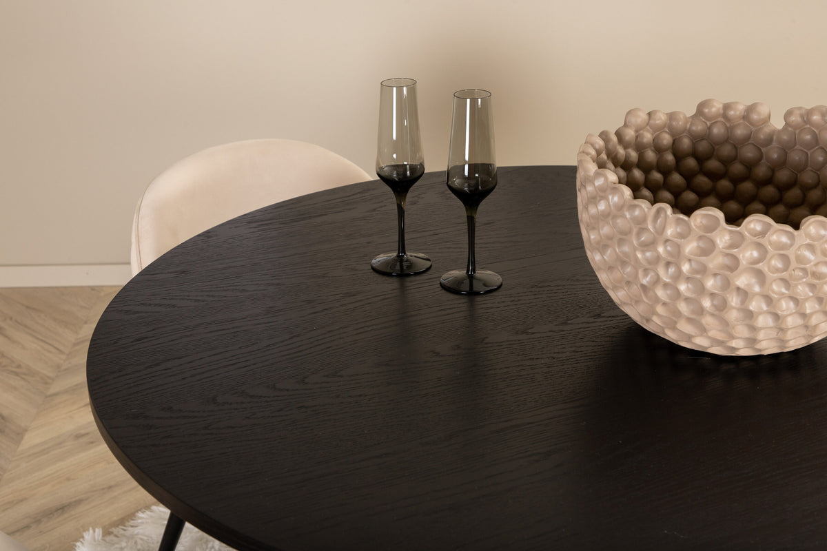 Bianca Matbord med Velvet Stolarna – Bord: ⌀110 Stol: 57x76,5x50