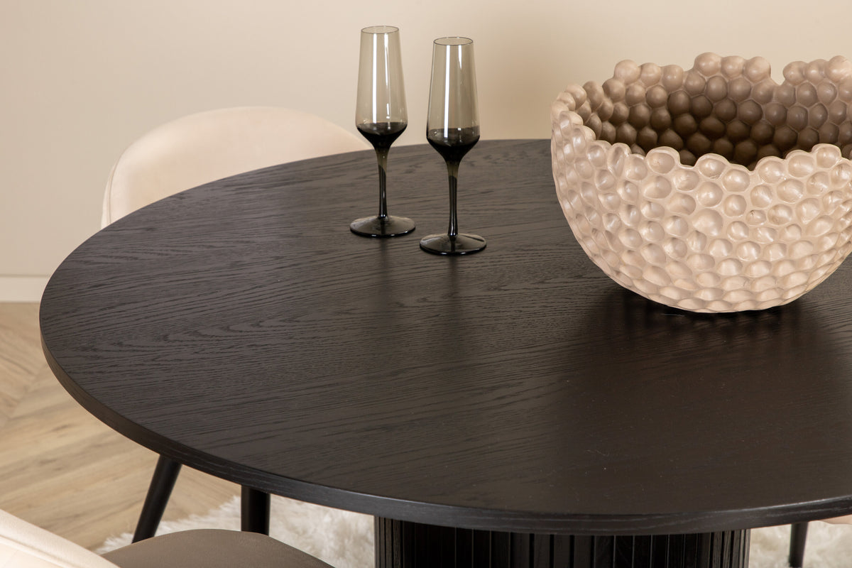 Bianca Matbord med Velvet Stolarna – Bord: ⌀110 Stol: 57x76,5x50