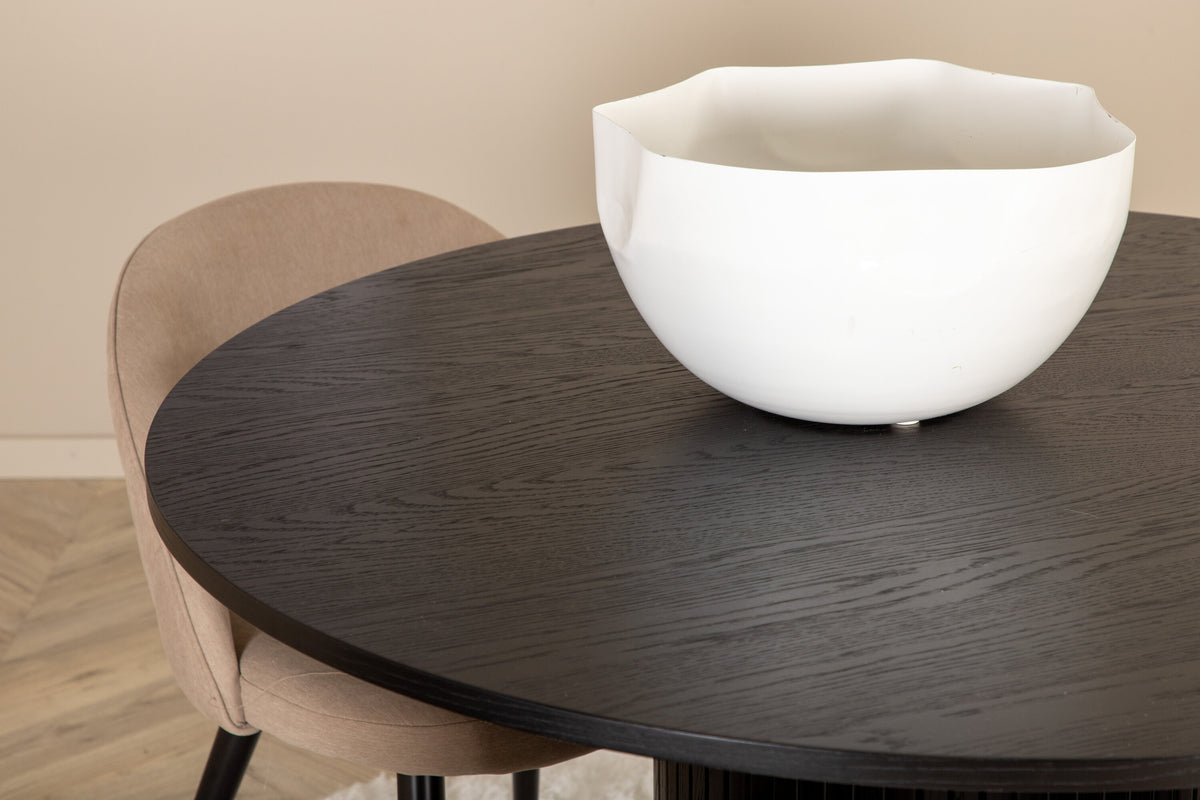 Bianca Matbord med Velvet Stolarna – Bord: ⌀110 Stol: 57x76,5x50