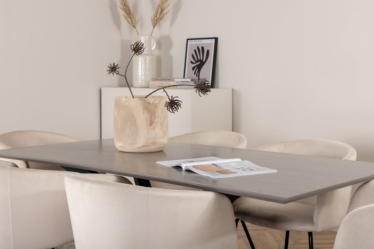 Piazza Matbord med Berit Stolarna – Bord: 76x180x90 Stol: 55x78x55