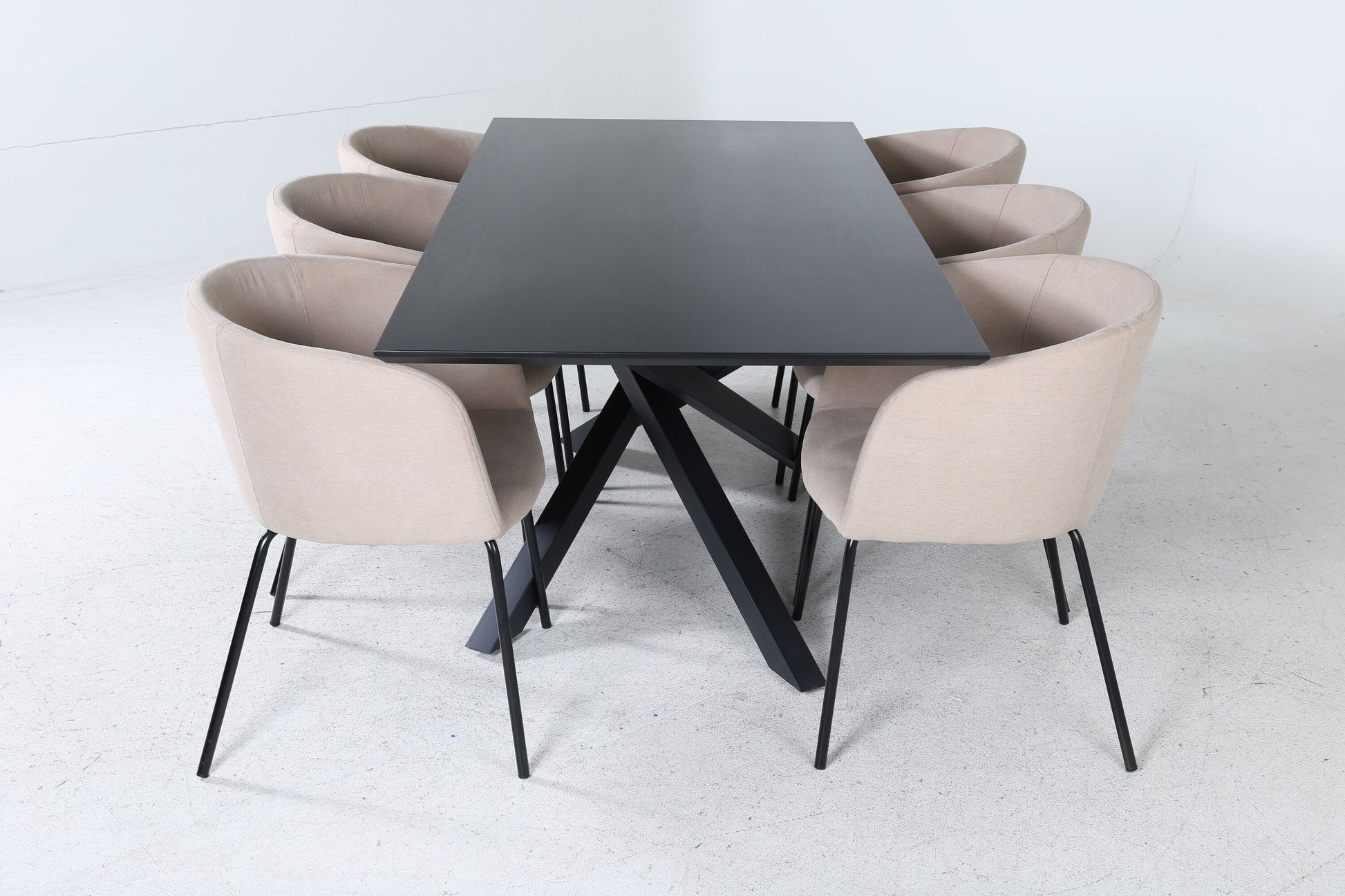 Piazza Matbord med Berit Stolarna – Bord: 76x180x90 Stol: 55x78x55