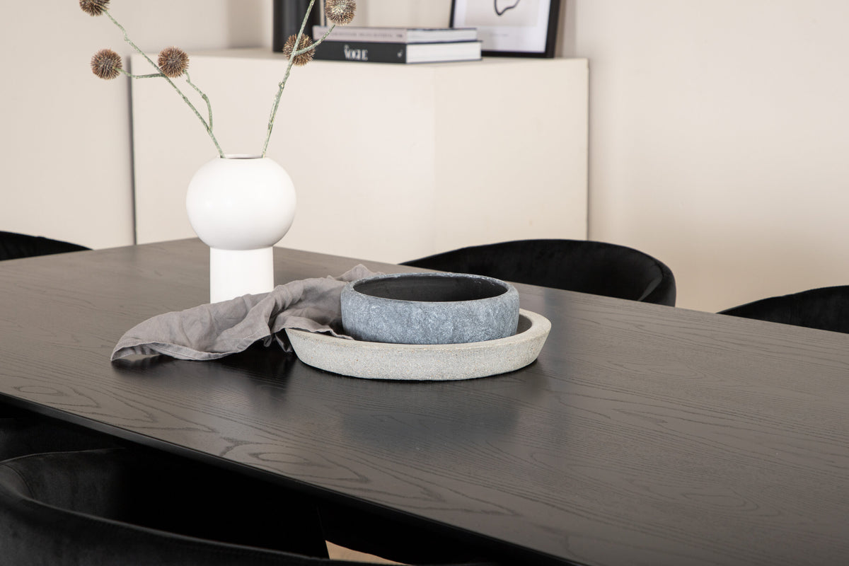Piazza Matbord med Berit Stolarna – Bord: 76x180x90 Stol: 55x78x55