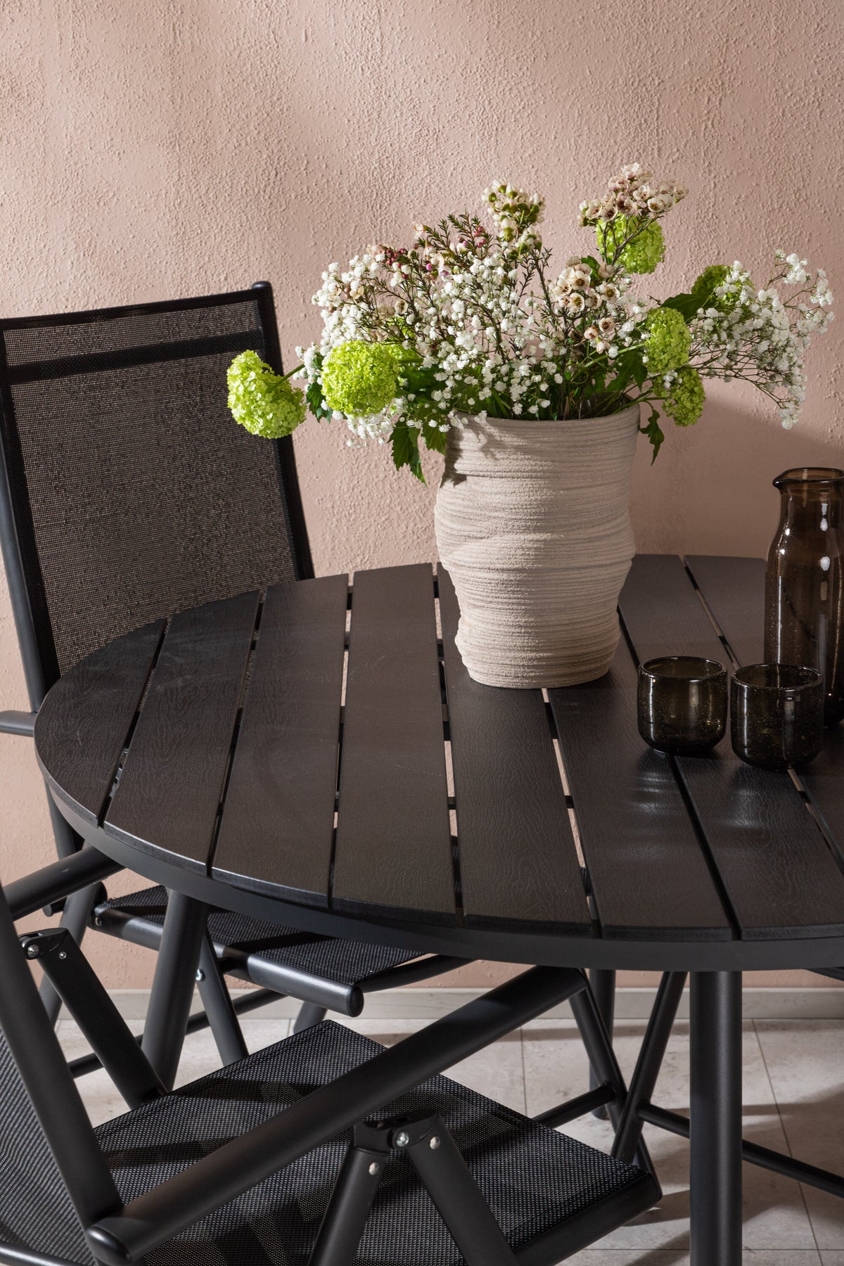 Break Matbord med Break Stolarna – Bord: ⌀120 Stol: 62x107,5x55