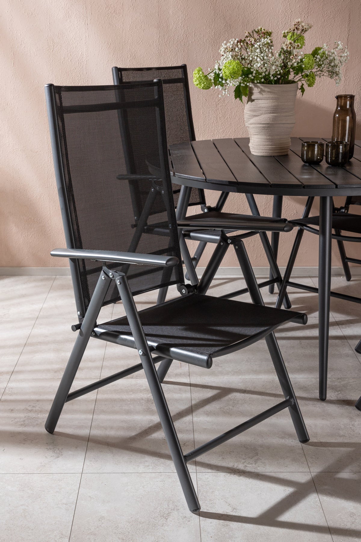 Break Matbord med Break Stolarna – Bord: ⌀120 Stol: 62x107,5x55