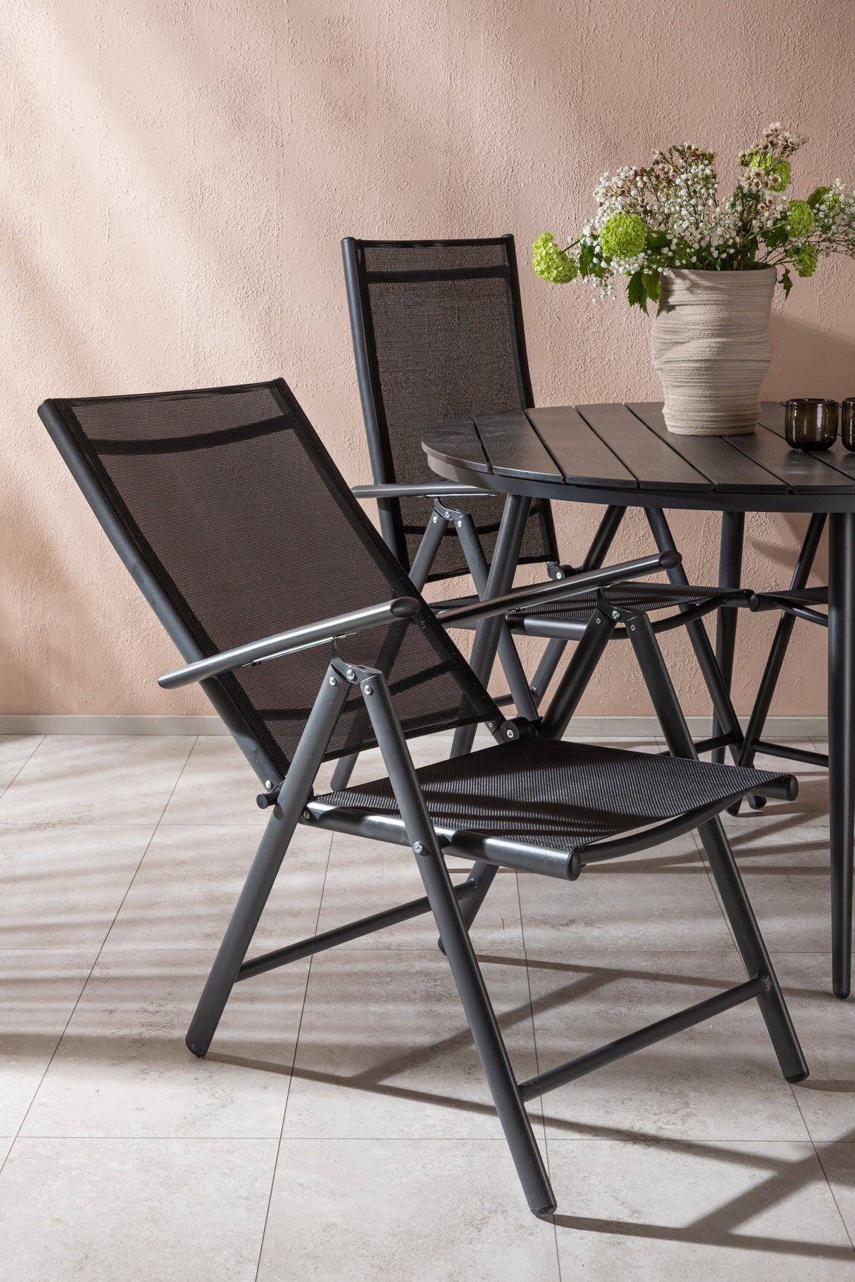 Break Matbord med Break Stolarna – Bord: ⌀120 Stol: 62x107,5x55