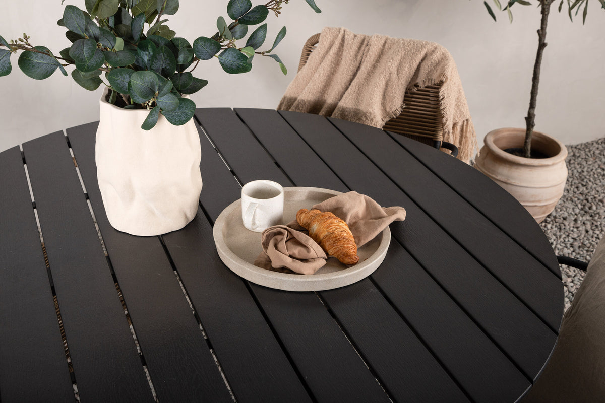 Break Matbord med Lindos Stolarna – Bord: ⌀120 Stol: 66x85x55