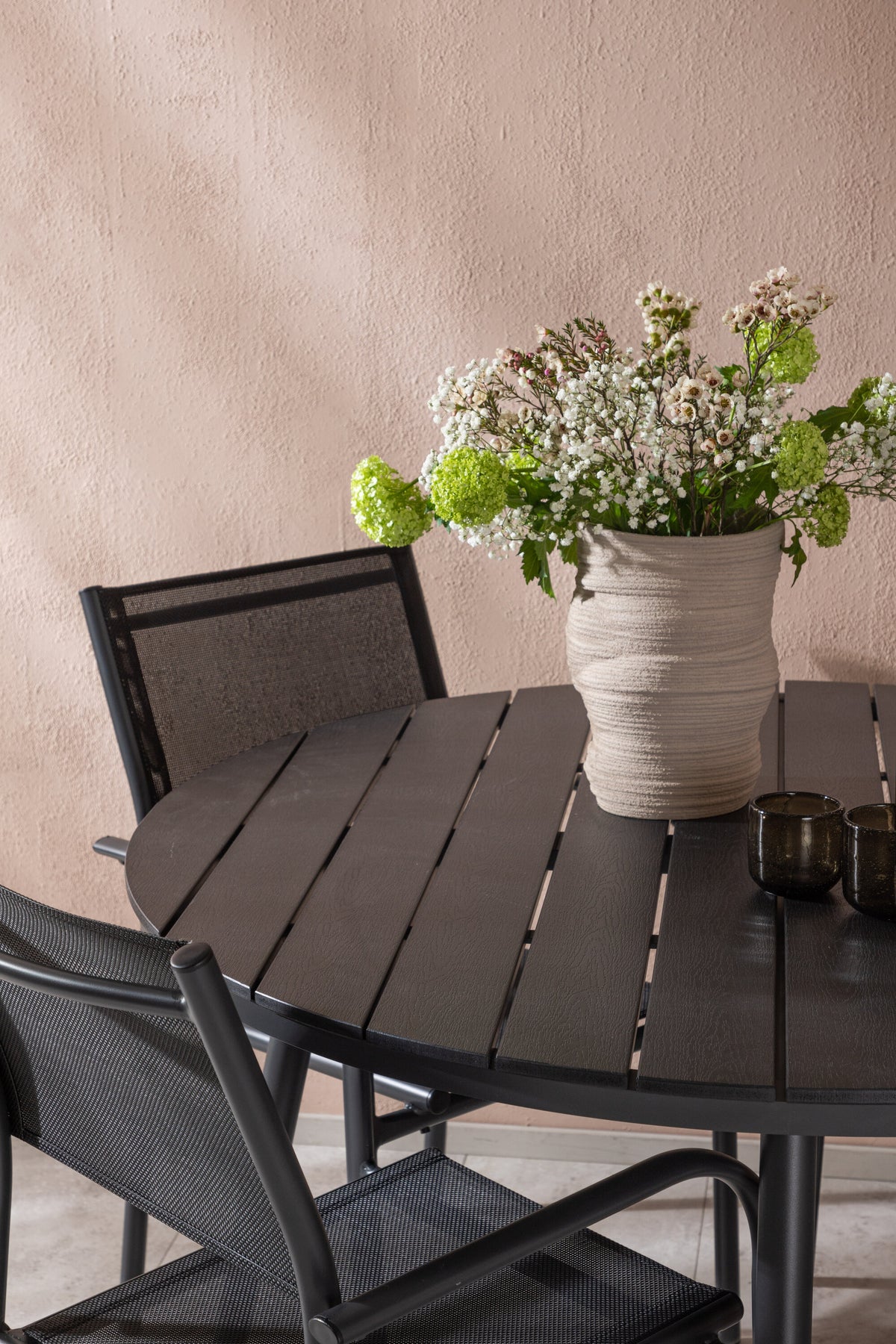 Break Matbord med Santorini Stolarna – Bord: ⌀120 Stol: 58x88x56