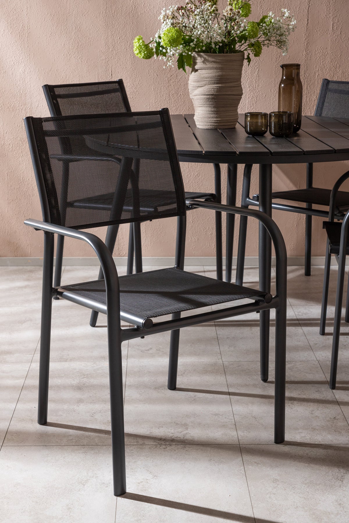 Break Matbord med Santorini Stolarna – Bord: ⌀120 Stol: 58x88x56